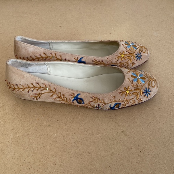 Circa Joan&David Leather Upper & Sole with Embroidered Beaded Detail. Size 7.5 - Picture 2 of 11